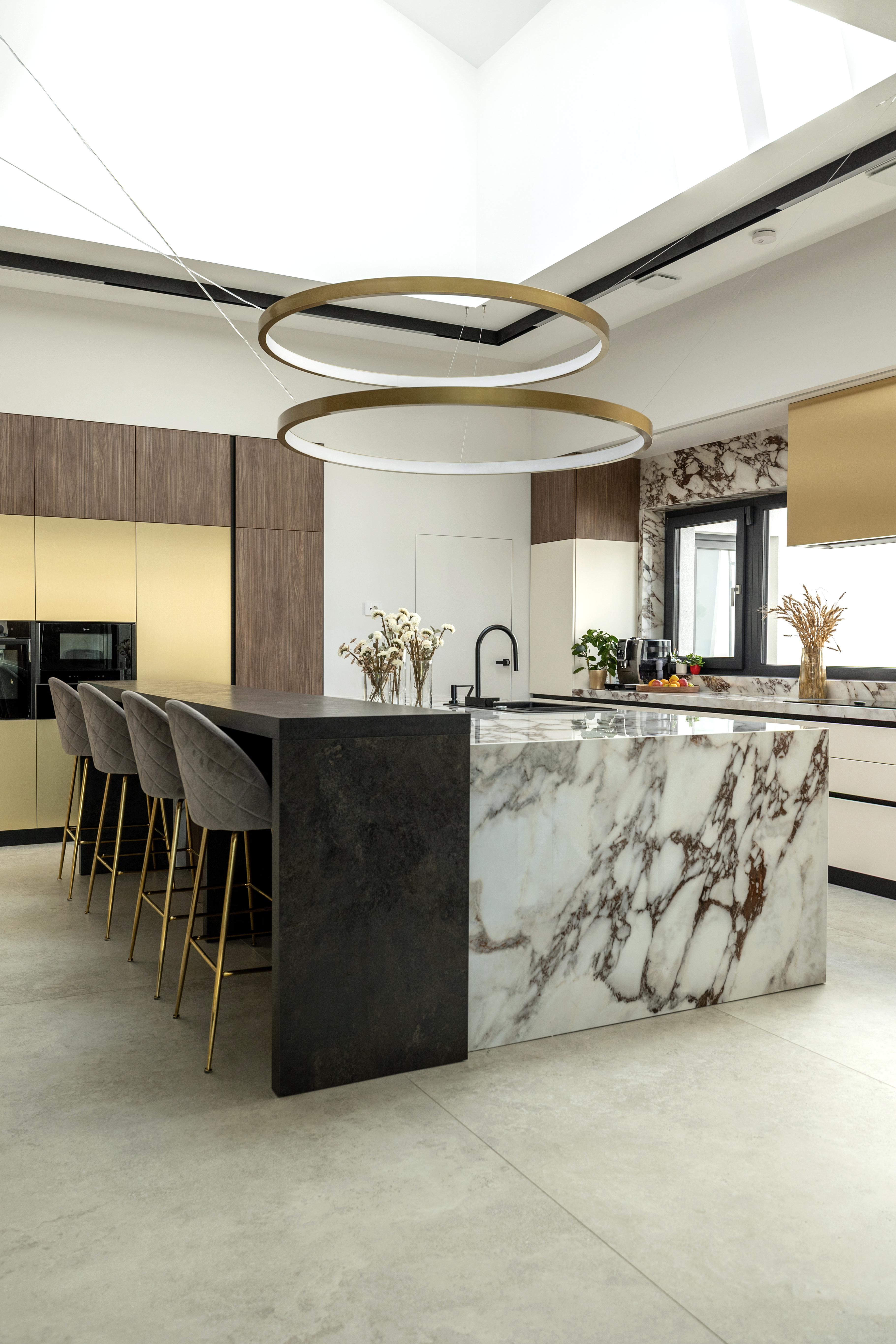 Bucatarie + Dining si hol