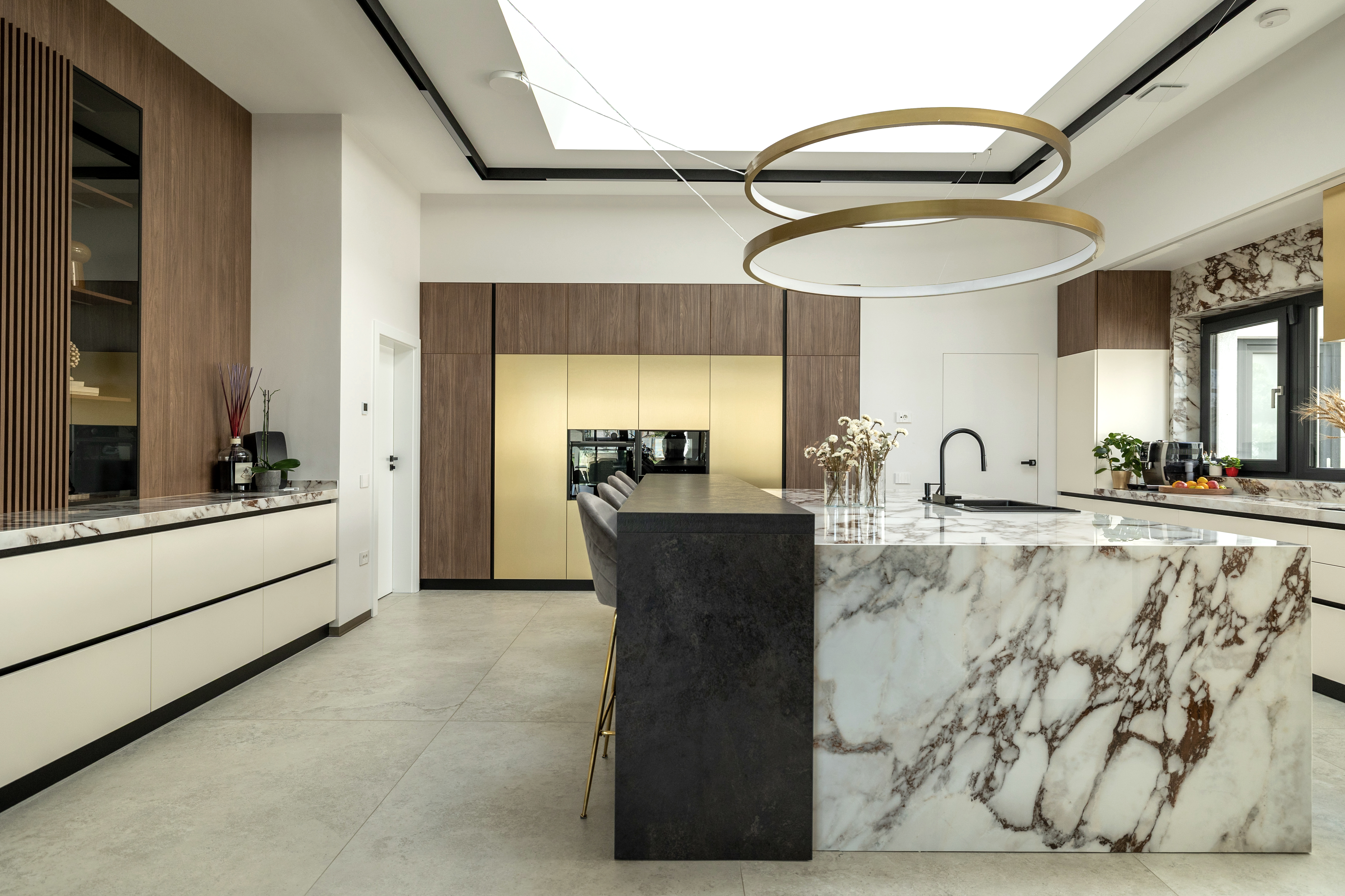 Bucatarie + Dining si hol